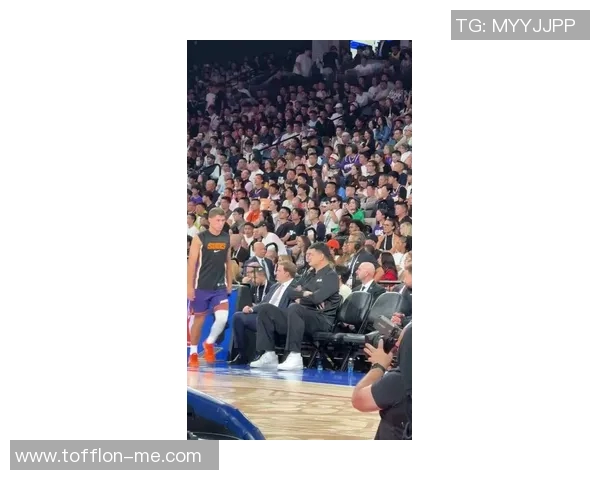 姚明在比赛中狂砍44分展现统治力引发球迷热议与赞叹