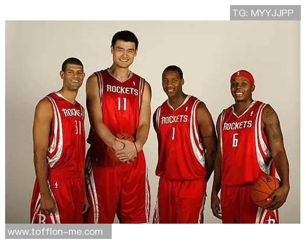 姚明挺身而出助力篮球赛场危机化解展现体育精神与团队合作魅力