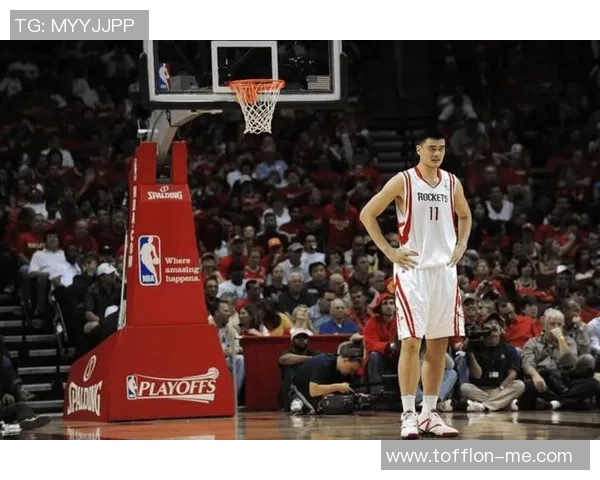 姚明职业初期的奋斗与成长：从中国篮球新星到NBA的传奇之路
