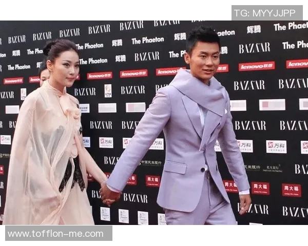 李晨与足球明星亲密合影高清展现运动魅力与友谊瞬间