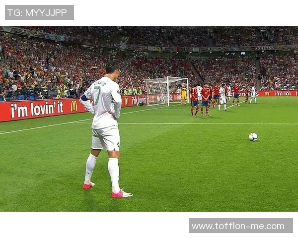 接球技巧卓越的足球明星盘点与他们的精彩瞬间回顾