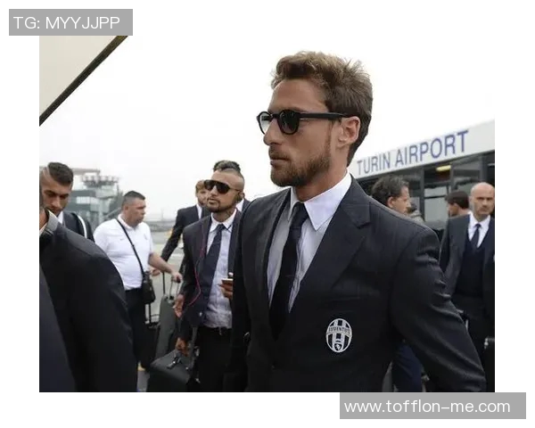 足球明星的西装品味与场上风采的完美结合探讨 足球明星的西装品味与场上风采的完美结合探讨