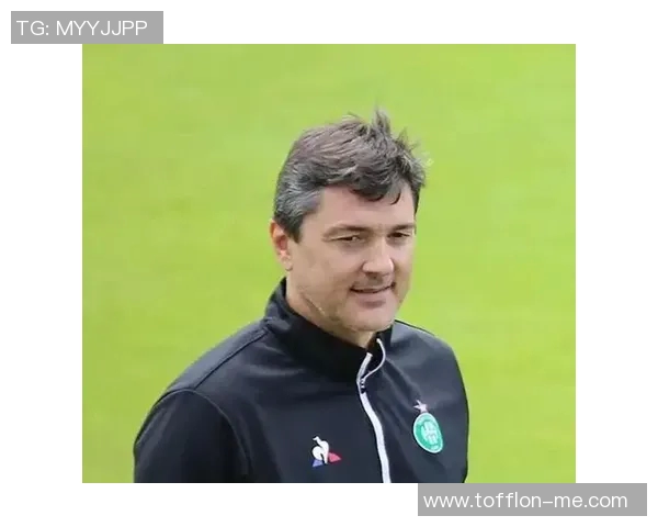 足球明星黄海波的传奇人生与职业生涯回顾及其对中国足球的影响 足球明星黄海波的传奇人生与职业生涯回顾及其对中国足球的影响